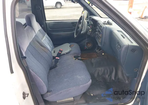 1996 Chevrolet S-10 Pickup z USA, uszkodzony, nr VIN 1GCCS14X7C8218351